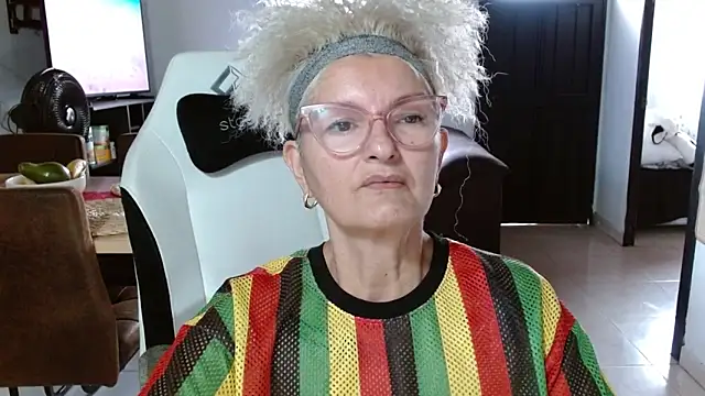 bety-cum2 online show from February 4, 2026, 3:07 pm