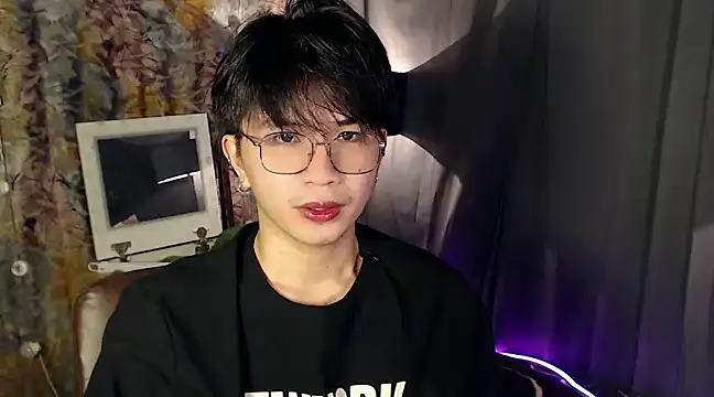 Snapshot of Sexy_Handsome_Drex chatting on December 18, 2024, 10:19 am Sexy Handsome Drex online show from December 18, 2024, 10:19 am