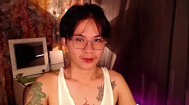 Snapshot of Sexy_Handsome_Drex chatting on December 22, 2024, 1:44 pm Sexy Handsome Drex online show from December 22, 2024, 1:44 pm