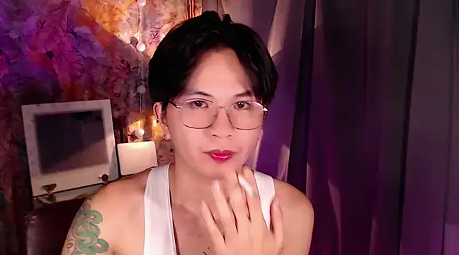 Snapshot of Sexy_Handsome_Drex chatting on January 2, 2025, 8:49 am Sexy Handsome Drex online show from January 2, 2025, 8:49 am