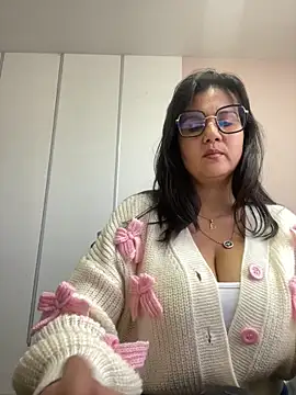 SWEETLILY18 online show from February 6, 2025, 2:37 pm