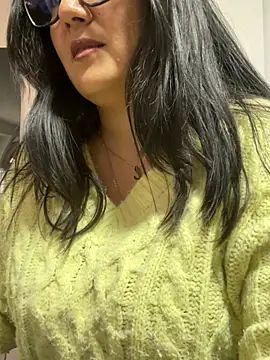 SWEETLILY18 online show from February 9, 2025, 6:05 pm