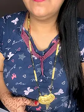 Zoya Varma004 online show from November 3, 2025, 1:56 pm