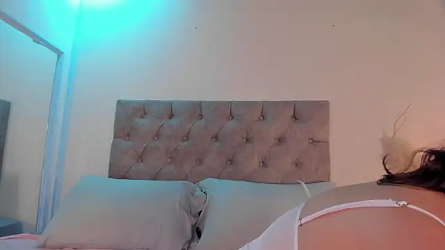 isa kiss online show from February 2, 2026, 12:15 pm