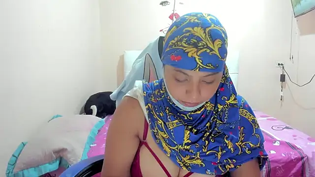 Leylafourniert online show from March 10, 2025, 8:23 pm