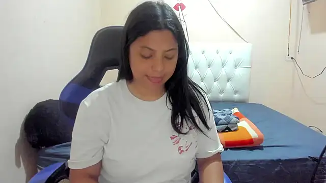 Leylafourniert online show from March 22, 2025, 8:26 pm