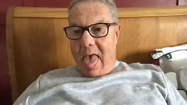 Snapshot of Oldpistolpete chatting on March 13, 2025, 2:33 pm Oldpistolpete online show from March 13, 2025, 2:33 pm