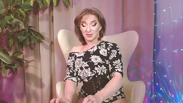 julia renard online show from December 12, 2024, 11:03 pm