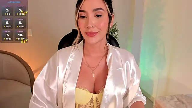 NiaBennet  online show from January 5, 2026, 11:41 pm