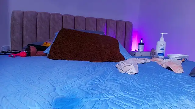  linda milk  online show from November 26, 2025, 3:07 am