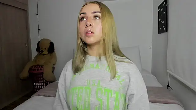 sophi mooreno online show from December 12, 2024, 2:26 am