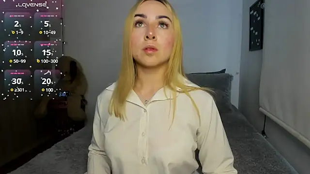 sophi mooreno online show from February 26, 2025, 10:42 pm