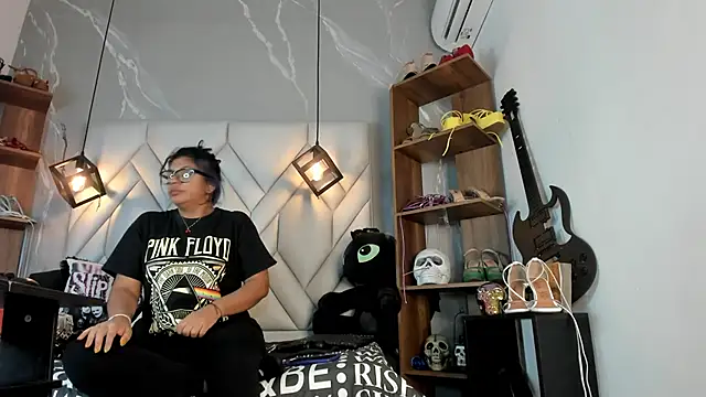 Snapshot of MirandaHaguen chatting on January 31, 2025, 3:52 am MirandaHaguen online show from January 31, 2025, 3:52 am