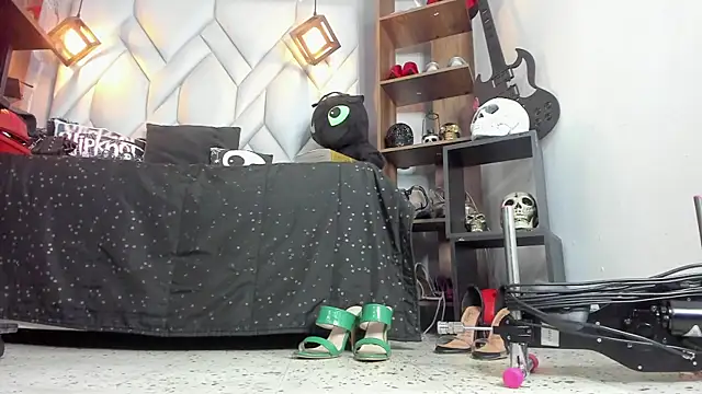 MirandaHaguen online show from December 22, 2025, 9:01 pm