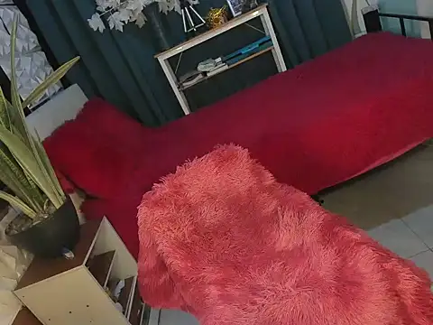 Laura yourhottestbabe123 online show from September 23, 2025, 4:54 pm