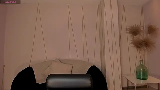 Snapshot of MaryLewis_ chatting on June 6, 2026, 12:43 pm MaryLewis online show from June 6, 2026, 12:43 pm