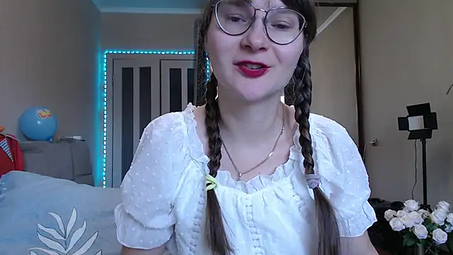 Snapshot of KiraGoldens chatting on September 21, 2025, 6:04 am KiraGoldens online show from September 21, 2025, 6:04 am