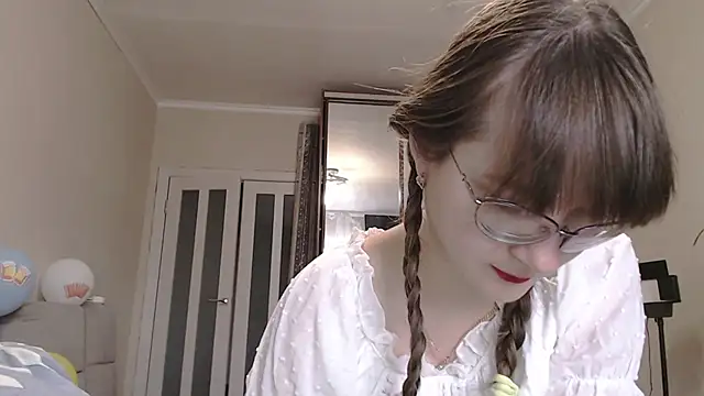 Snapshot of KiraGoldens chatting on September 22, 2025, 6:37 am KiraGoldens online show from September 22, 2025, 6:37 am