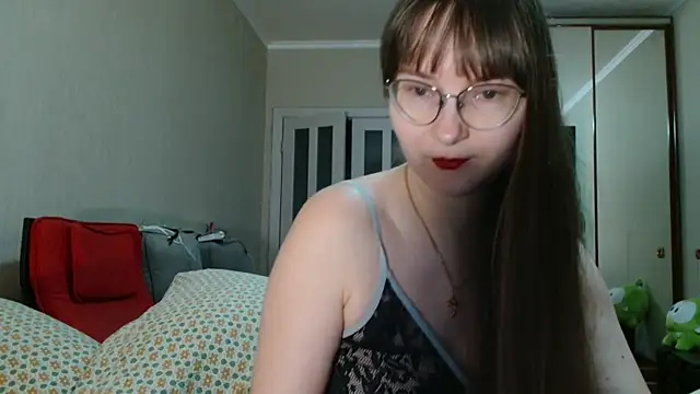 KiraGoldens online show from April 9, 2026, 7:03 am