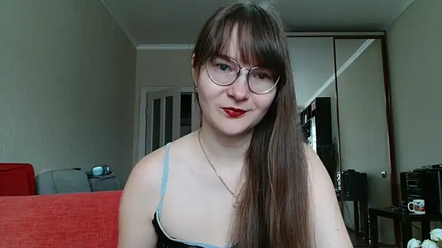 KiraGoldens online show from April 22, 2026, 6:38 am