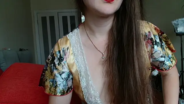 KiraGoldens online show from July 29, 2026, 6:33 am
