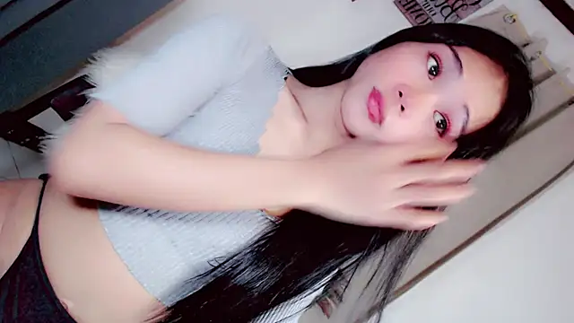 amomentoflust69 online show from February 6, 2026, 4:50 am