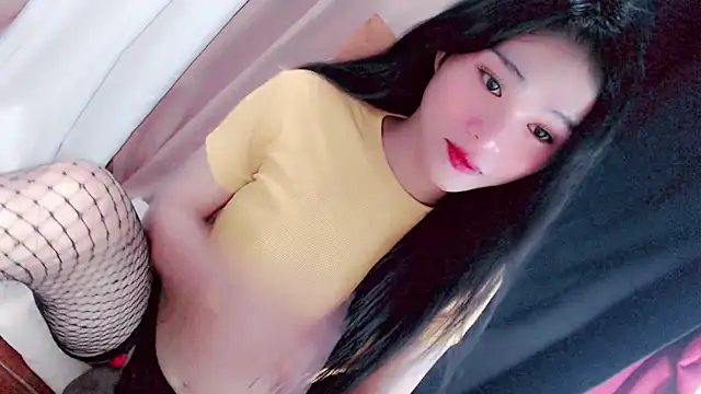 amomentoflust69 online show from February 23, 2026, 11:29 am