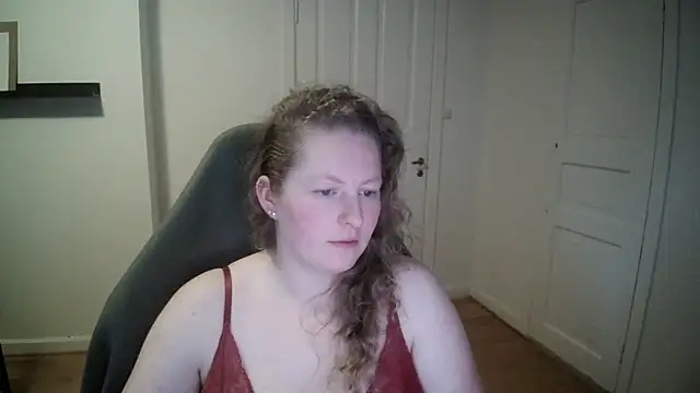 Girlnina-1995 online show from January 13, 2025, 1:17 pm