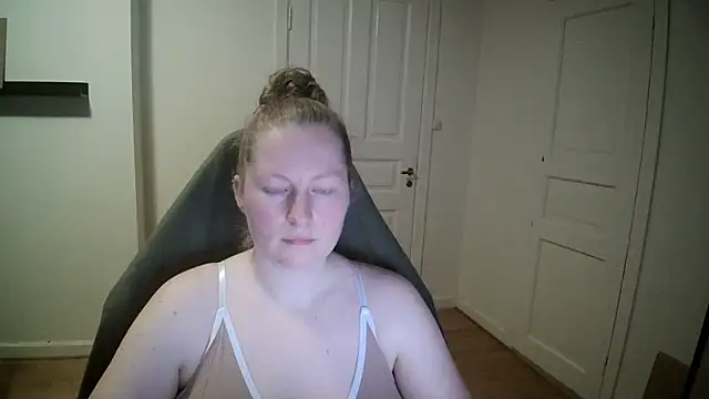 Girlnina-1995 online show from February 5, 2025, 5:09 pm