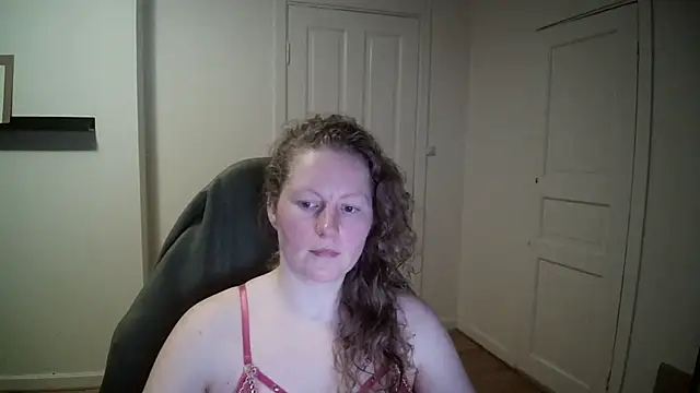 Girlnina-1995 online show from February 24, 2025, 5:09 pm