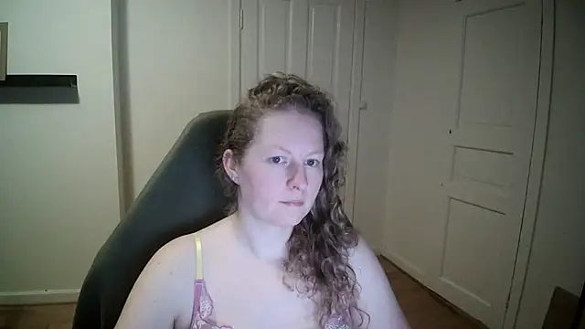 Girlnina-1995 online show from March 5, 2025, 6:01 pm