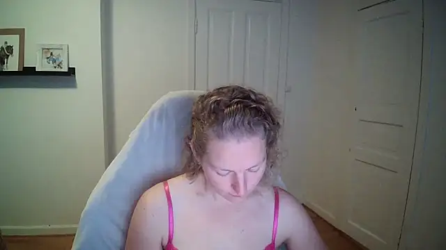 Girlnina-1995 online show from September 22, 2025, 9:44 am