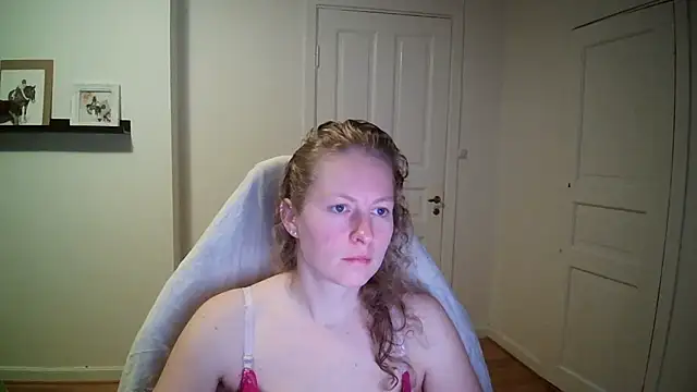 Girlnina-1995 online show from October 20, 2025, 6:03 am