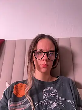 Snapshot of DivineBite chatting on December 14, 2024, 10:28 pm DivineBite online show from December 14, 2024, 10:28 pm