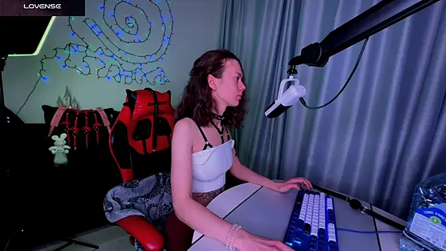 Snapshot of DivineBite chatting on January 22, 2025, 8:06 pm DivineBite online show from January 22, 2025, 8:06 pm