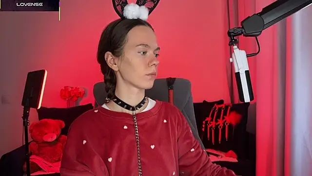 Snapshot of DivineBite chatting on September 24, 2025, 2:09 pm DivineBite online show from September 24, 2025, 2:09 pm