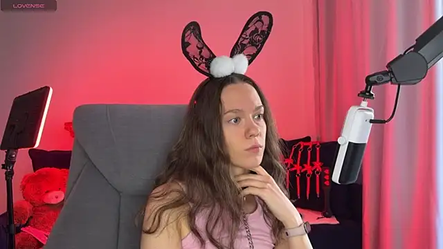 Snapshot of DivineBite chatting on October 2, 2025, 1:29 pm DivineBite online show from October 2, 2025, 1:29 pm