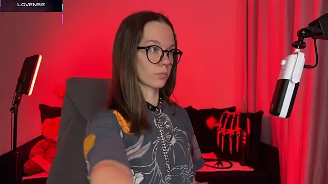 Snapshot of DivineBite chatting on October 21, 2025, 5:02 pm DivineBite online show from October 21, 2025, 5:02 pm