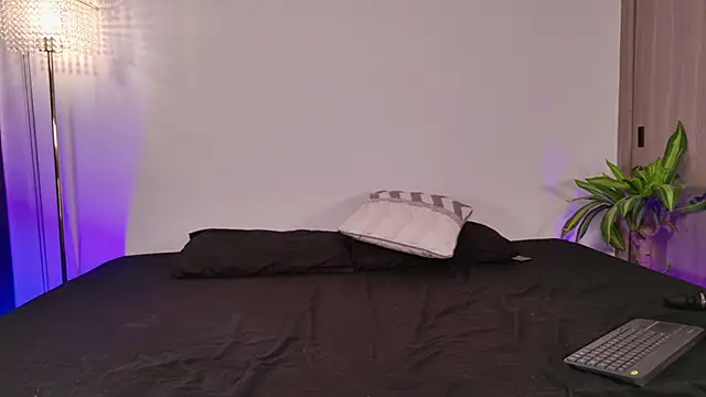 liagirl cute online show from April 26, 2026, 6:00 am