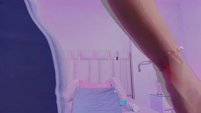  carolina fox online show from March 13, 2026, 3:24 am