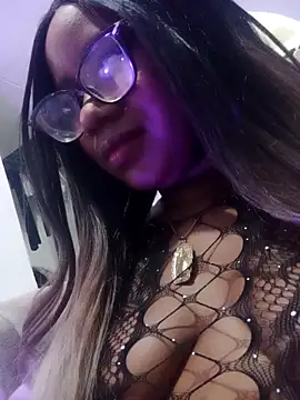 EmilyyRosee  online show from April 15, 2026, 5:03 am