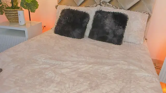 malaia hills online show from April 3, 2026, 6:50 pm