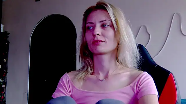 karo123421 online show from November 7, 2025, 8:47 am