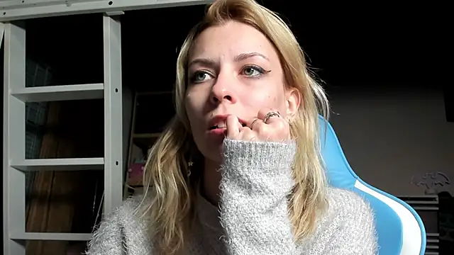 karo123421 online show from November 10, 2025, 9:47 pm