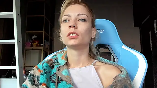 karo123421 online show from November 12, 2025, 6:03 am