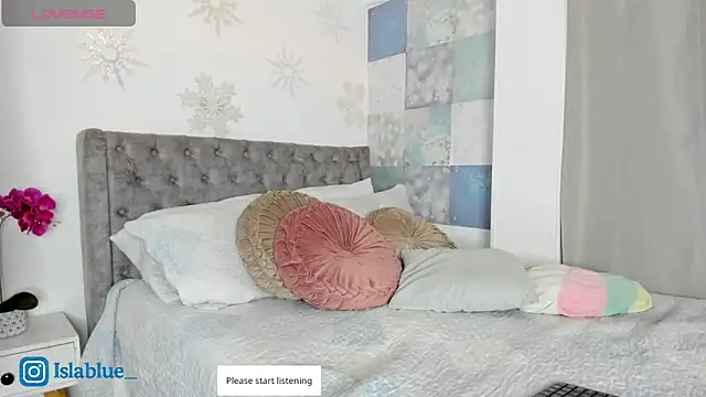 Kianna   online show from April 19, 2026, 11:07 pm