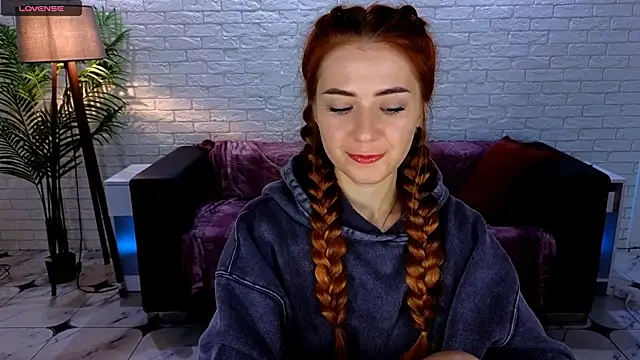 Snapshot of Adelyna_Bird chatting on February 3, 2025, 7:40 am Adelyna Bird online show from February 3, 2025, 7:40 am