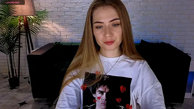 Snapshot of Adelyna_Bird chatting on March 16, 2025, 7:15 am Adelyna Bird online show from March 16, 2025, 7:15 am