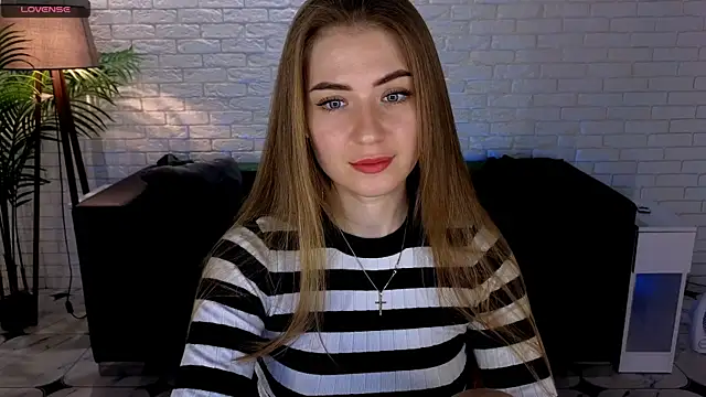 Snapshot of Adelyna_Bird chatting on March 23, 2025, 7:20 am Adelyna Bird online show from March 23, 2025, 7:20 am