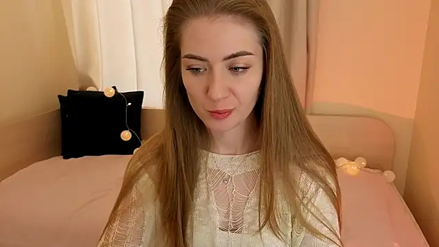 Snapshot of Adelyna_Bird chatting on December 5, 2025, 7:39 am Adelyna Bird online show from December 5, 2025, 7:39 am